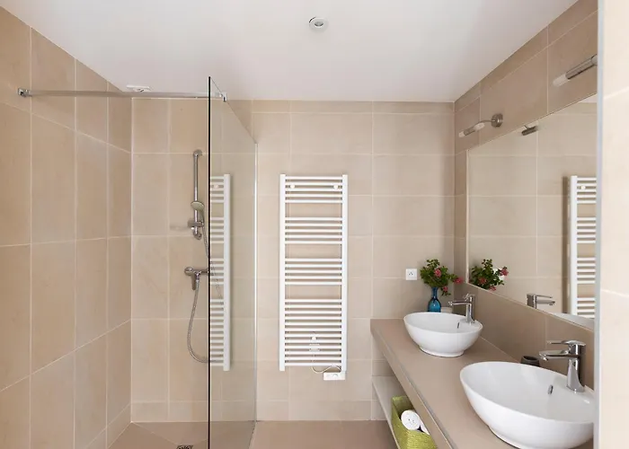 Marinarca Sitew Vecchio Marina Di Fiori Vue Piscine Chauffee Clim A Pied Tennis *