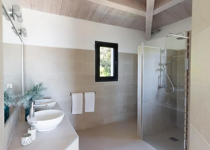 Marinarca Sitew Vecchio Marina Di Fiori Vue Piscine Chauffee Clim A Pied Tennis